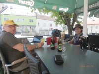 P5290237  Radlerpause in Ernstbrunn