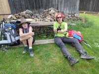 P5290238  wir beginnen mit der Aufgabe die überreichte Flasche zu leeren